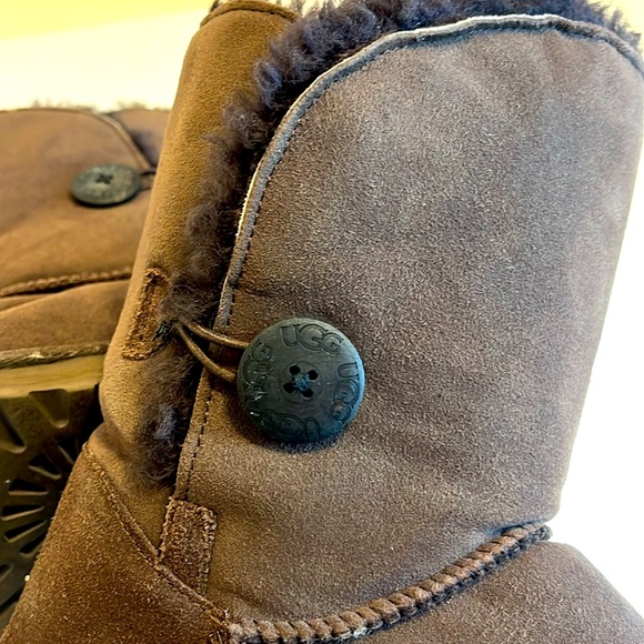 UGG Boots: S-9 - Picture 10 of 12